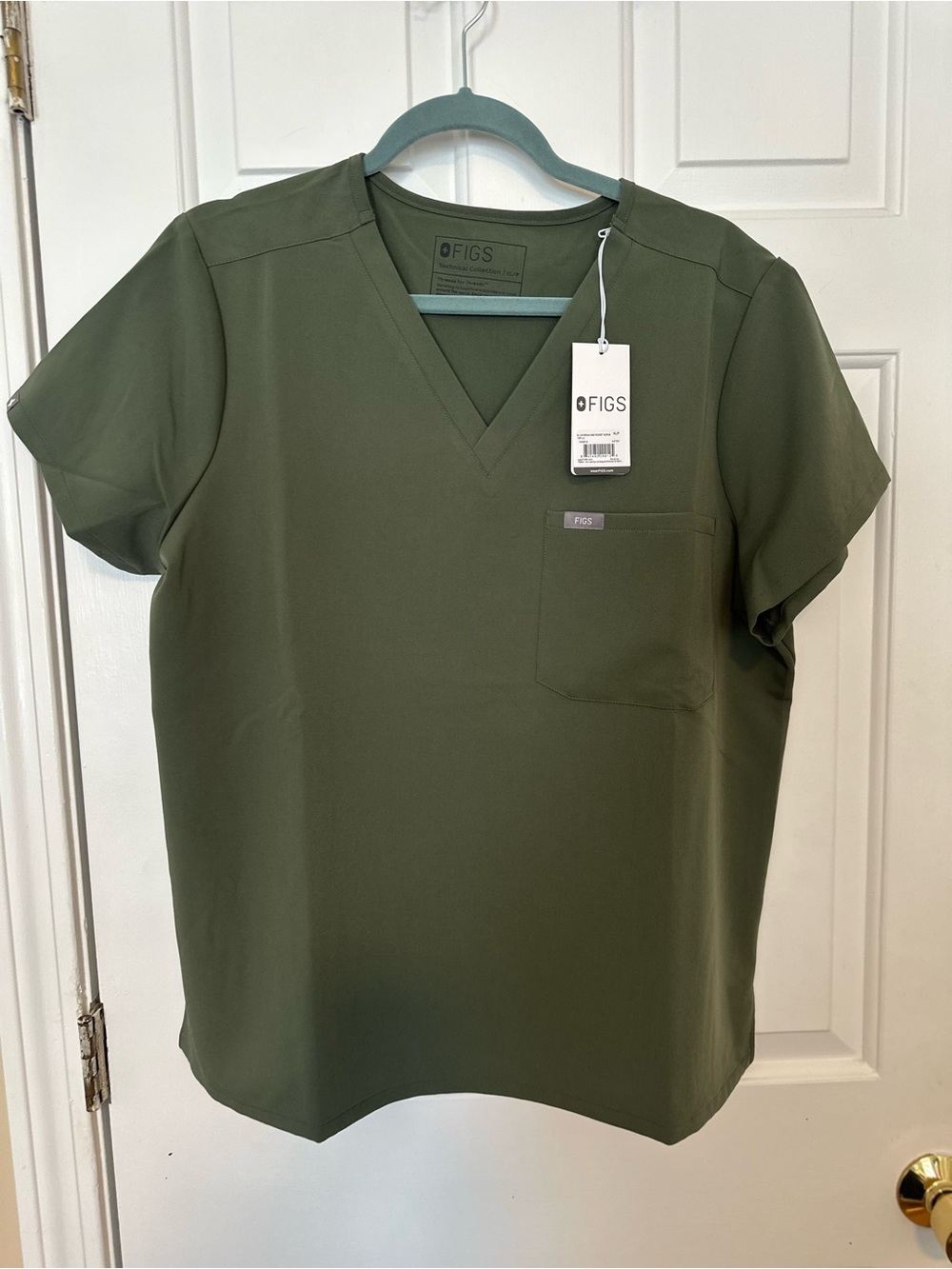 FIGS Women’s Catarina One Pocket Scrub Top